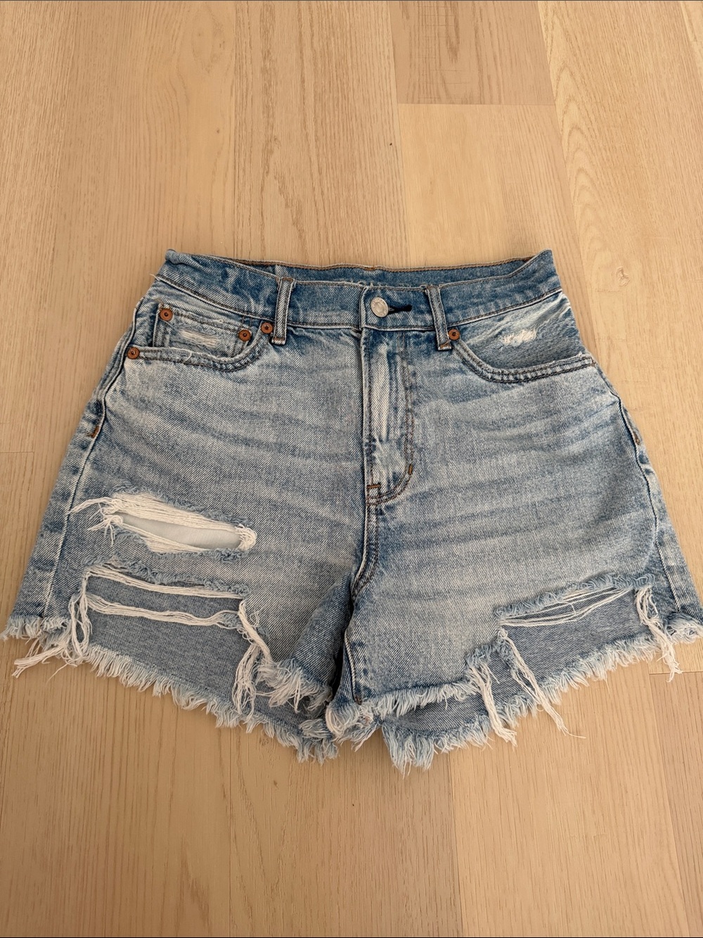 American Eagle 90s Boyfriend High-Rise Distressed Denim Shorts Size 0